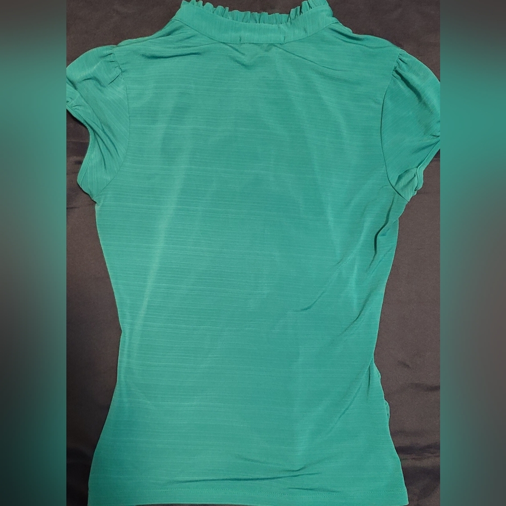 Green top - Picture 2 of 3